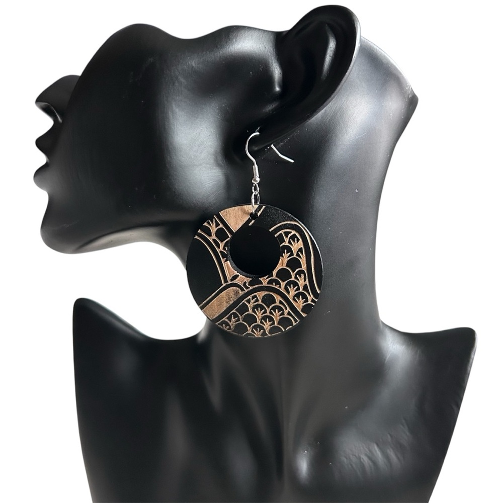 Elegant Black and Brown Earrings